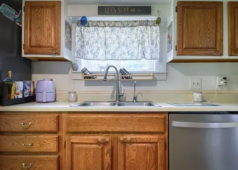 Kitchen - 552 Valley Rd, Walpole, NH 03608 photo 4 of 4