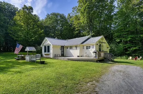 Exterior - 552 Valley Rd, Walpole, NH 03608 photo 2 of 9