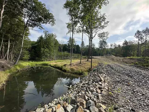 932 Middle Rd, Dummerston, VT 05301