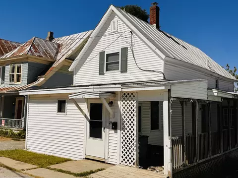 25 Sweat St, Richford, VT 05476