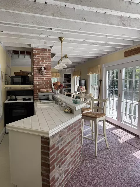 Kitchen - 37 Old Ledge Rd, Holderness, NH 03245 photo 2 of 4