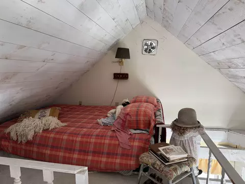Bedroom - 37 Old Ledge Rd, Holderness, NH 03245 photo 2 of 2