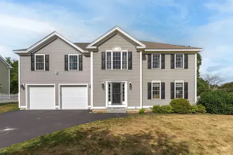 34 Pond Rd, Raymond, NH 03077