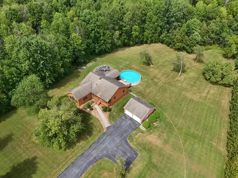 17 Faywood Rd, Grand Isle, VT 05458