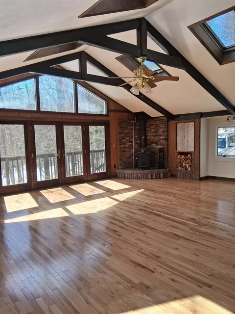 576 Agassiz St, Bethlehem, NH 03574