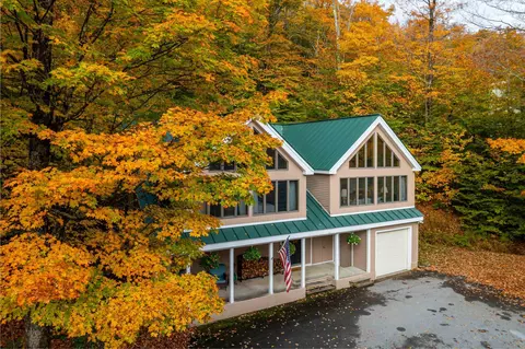 17 Roundtree Rd, Winhall, VT 05340