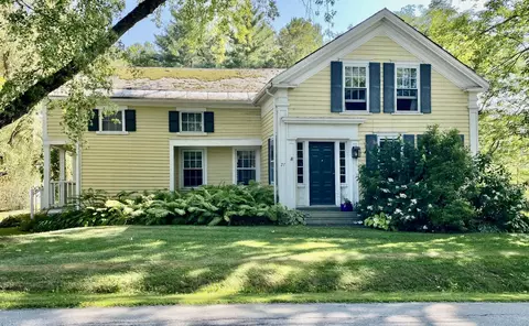 21 West St, Middletown Springs, VT 05757