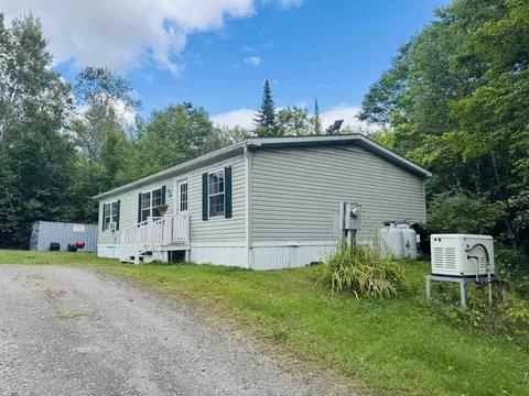 1352 Mud Hollow Rd, Kirby, VT 05824
