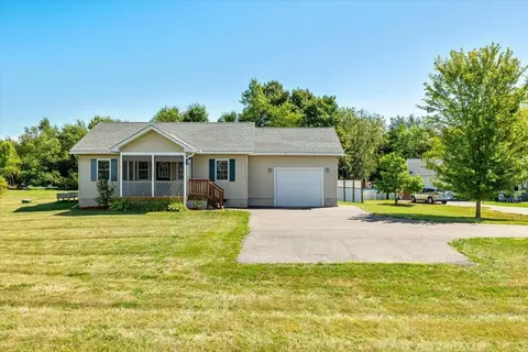 1 Jeannines Ln, Grand Isle, VT 05458