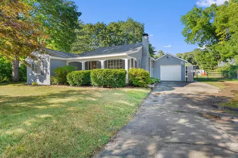15 W Pine St, Plaistow, NH 03865