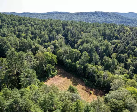 918 Lovers Lane Rd, Chester, VT 05143
