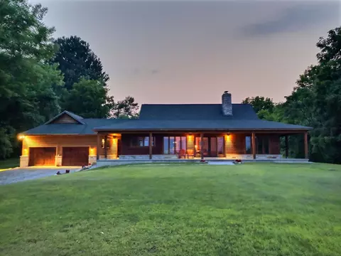 1099 E Shore Rd, Isle La Motte, VT 05463