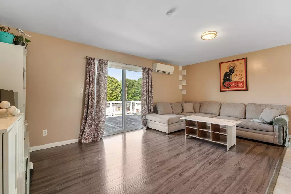 Living - 7 Panther Dr, Orange, VT 05641 photo 1 of 4