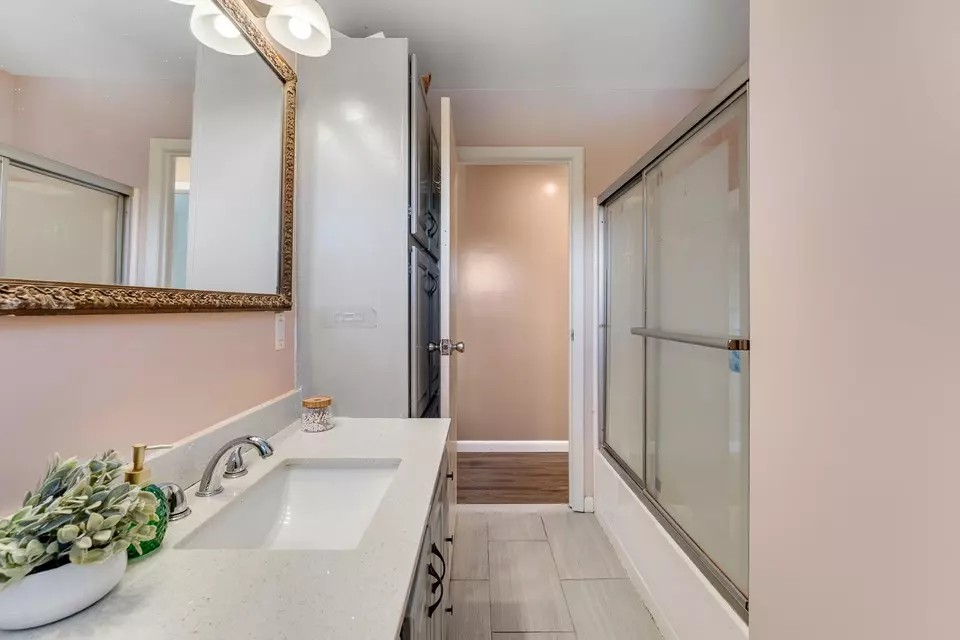 Bath - 7 Panther Dr, Orange, VT 05641 photo 2 of 4