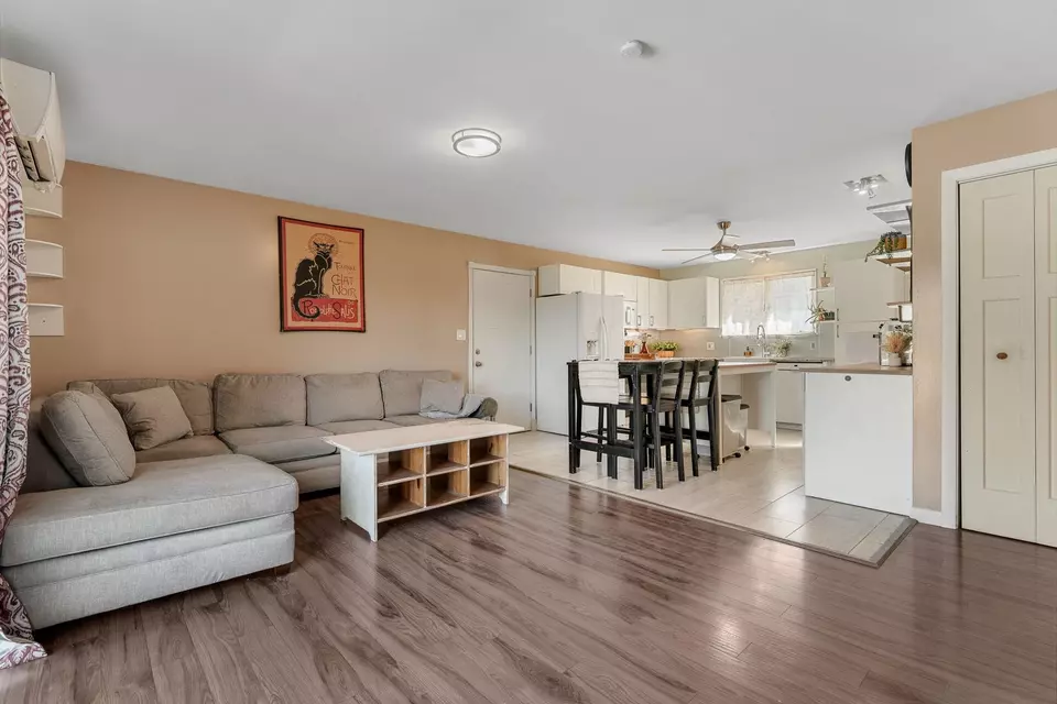 Living - 7 Panther Dr, Orange, VT 05641 photo 3 of 4