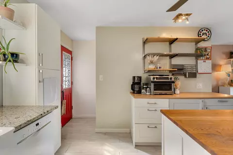 Entry Way - 7 Panther Dr, Orange, VT 05641 photo 1 of 3