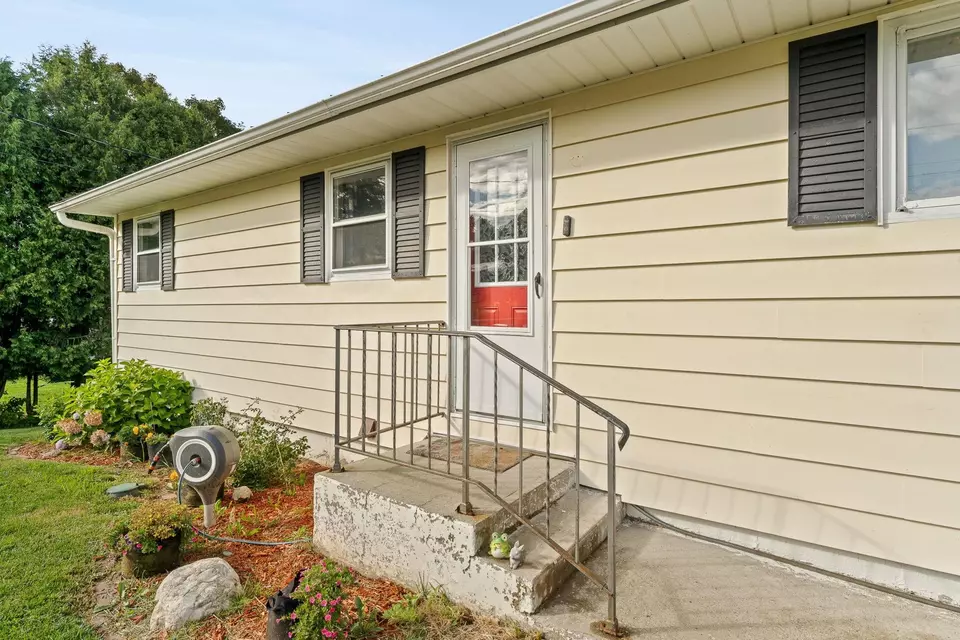 Exterior - 7 Panther Dr, Orange, VT 05641 photo 5 of 11