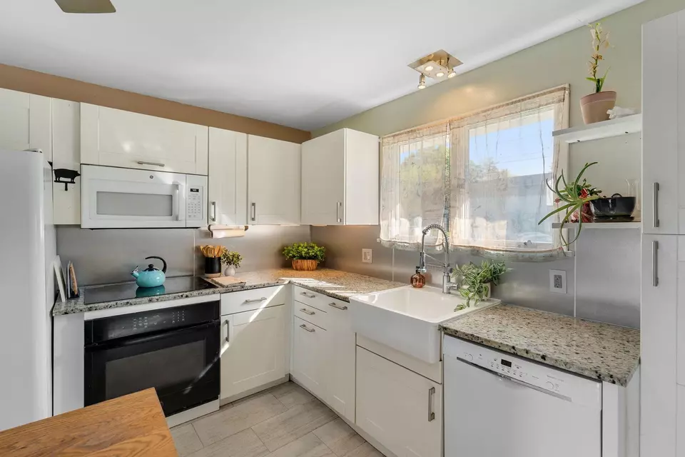 Kitchen - 7 Panther Dr, Orange, VT 05641 photo 3 of 6