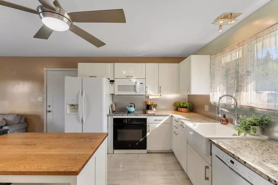 Kitchen - 7 Panther Dr, Orange, VT 05641 photo 2 of 6