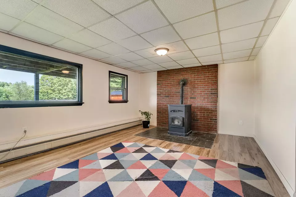 Living - 7 Panther Dr, Orange, VT 05641 photo 4 of 4