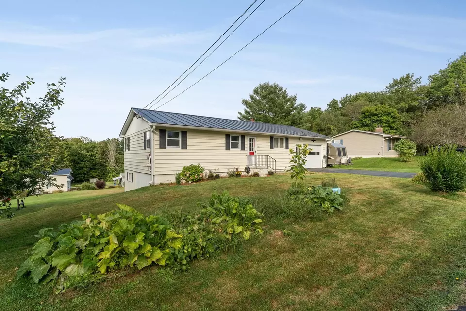 Exterior - 7 Panther Dr, Orange, VT 05641 photo 2 of 11