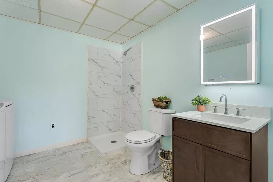 Bath - 7 Panther Dr, Orange, VT 05641 photo 3 of 4