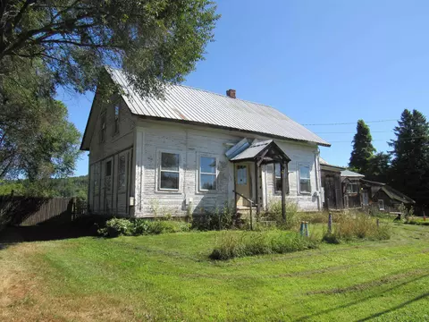 258 Elm St, Barton, VT 05822