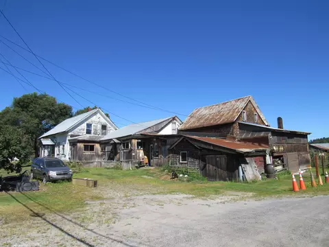 Exterior - 258 Elm St, Barton, VT 05822 photo 4 of 10