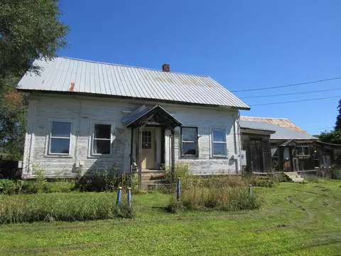 Exterior - 258 Elm St, Barton, VT 05822 photo 6 of 10