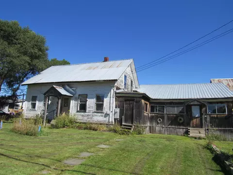 Exterior - 258 Elm St, Barton, VT 05822 photo 3 of 10