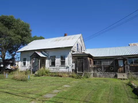 Exterior - 258 Elm St, Barton, VT 05822 photo 5 of 10
