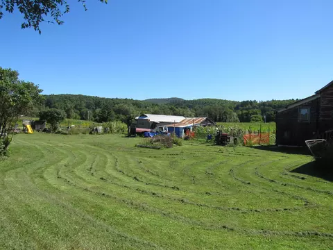 Exterior - 258 Elm St, Barton, VT 05822 photo 2 of 10