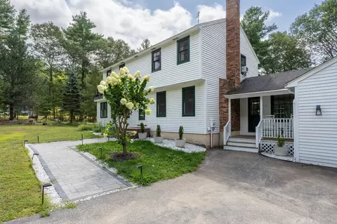 14 Park St, Windham, NH 03087