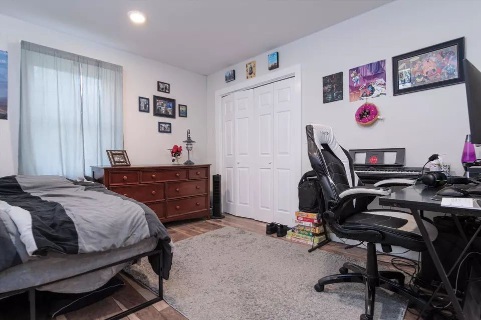 Bedroom - 77 Belmont Rd, Mount Holly, VT 05758 photo 3 of 6