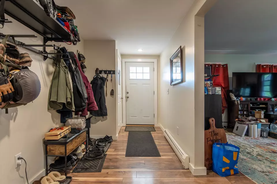 Entry Way - 77 Belmont Rd, Mount Holly, VT 05758 photo 2 of 4