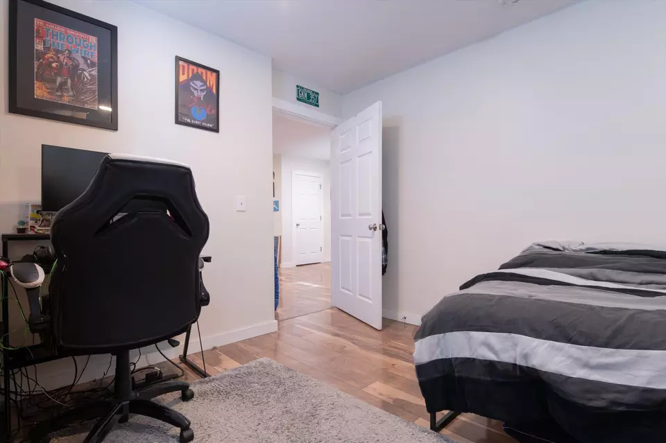 Bedroom - 77 Belmont Rd, Mount Holly, VT 05758 photo 4 of 6