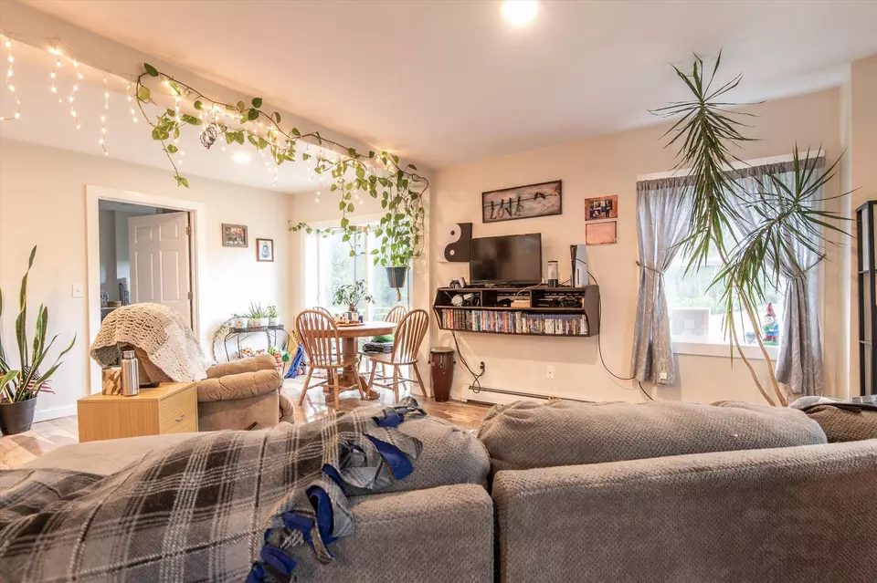 Living - 77 Belmont Rd, Mount Holly, VT 05758 photo 2 of 3