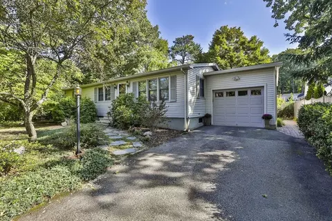 12 Harris St, Nashua, NH 03060