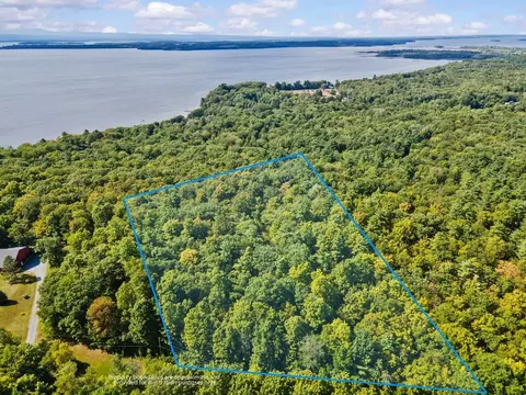 514 Red Rock Rd, Colchester, VT 05446