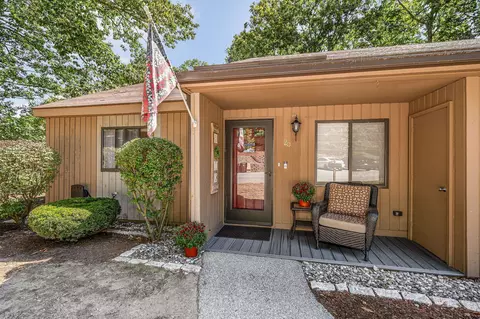 20 Essex Green Ct #20, Merrimack, NH 03054