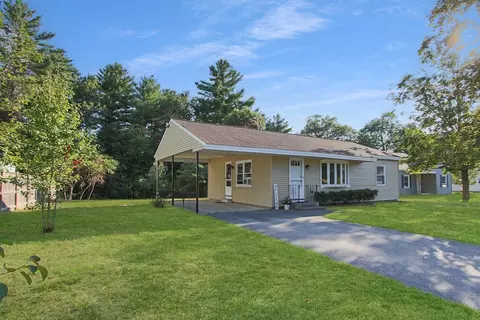 105 Ferry St, Hudson, NH 03051