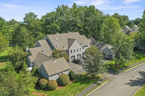 29 Hawthorne Village Rd, Nashua, NH 03062