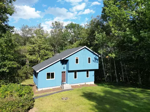 28 Manchester Dr, Lebanon, NH 03766