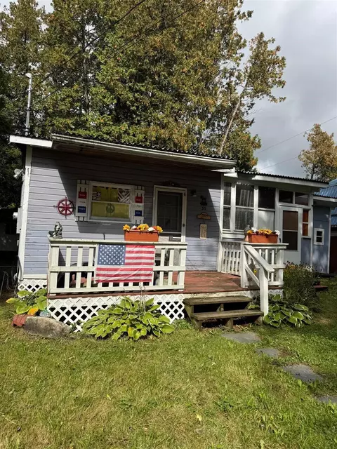 35 Hammond Shore Rd, Franklin, VT 05457