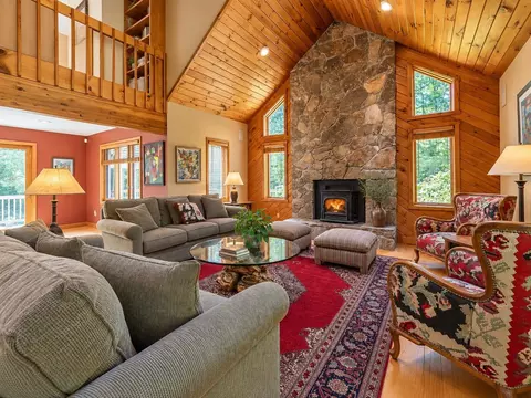 70 Hunter Ln, Jamaica, VT 05343
