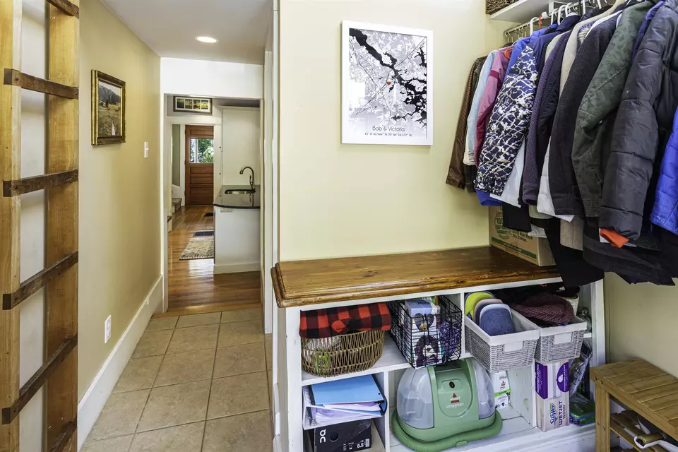 Entry Way - 281 Dennett St, Portsmouth, NH 03801 photo 4 of 5