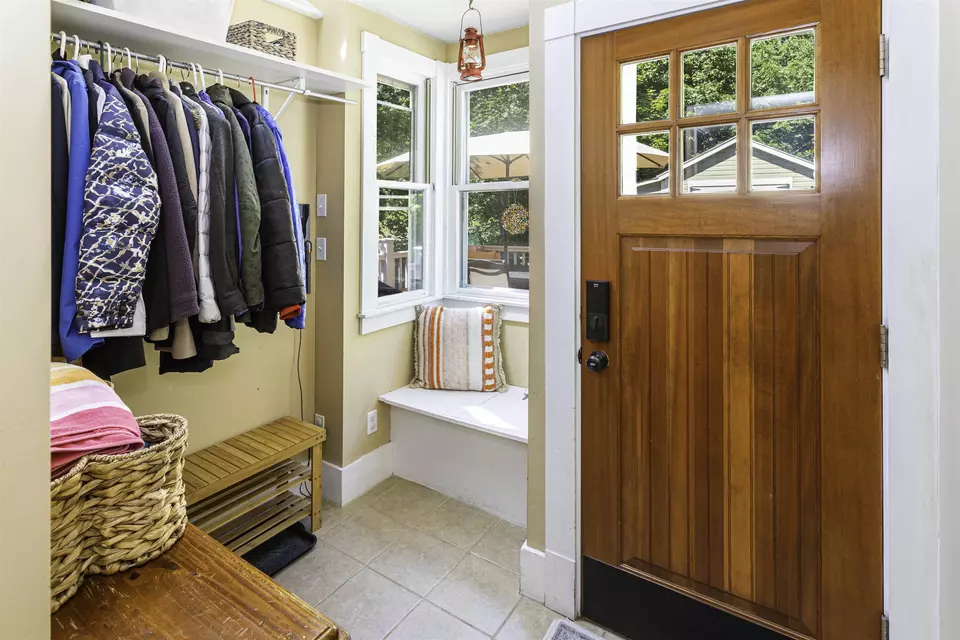 Entry Way - 281 Dennett St, Portsmouth, NH 03801 photo 3 of 5