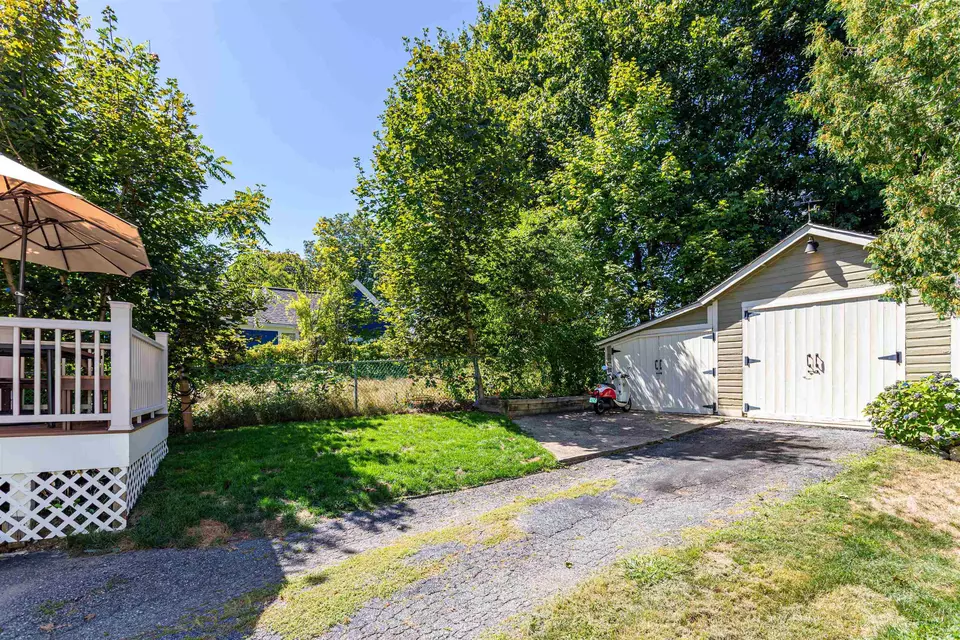 Exterior - 281 Dennett St, Portsmouth, NH 03801 photo 5 of 7
