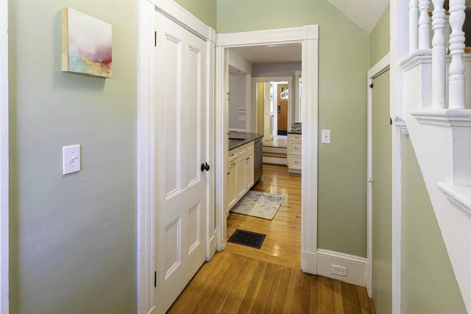 Entry Way - 281 Dennett St, Portsmouth, NH 03801 photo 2 of 5
