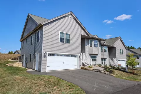 9 Lunas Ave # A, Epping, NH 03042